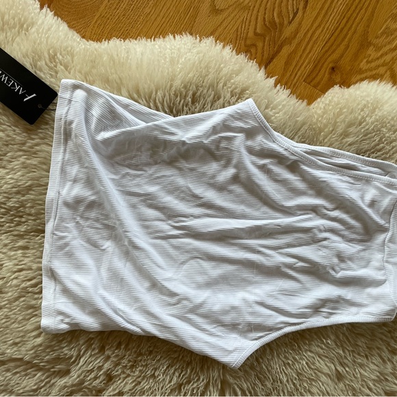 *NWT white cropped top - Picture 5 of 7